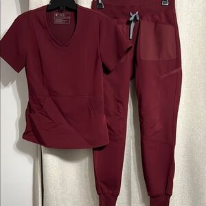 Figs Burgundy Scrub Set